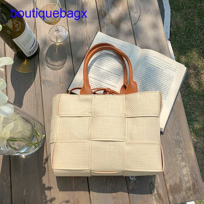 

Luxury Bottegss Venetss Arco Evening Bags online store Contrast Handbag New Women's Versatile Fashion 2023 Summer Color Large Capa With logo U63Y, Black4