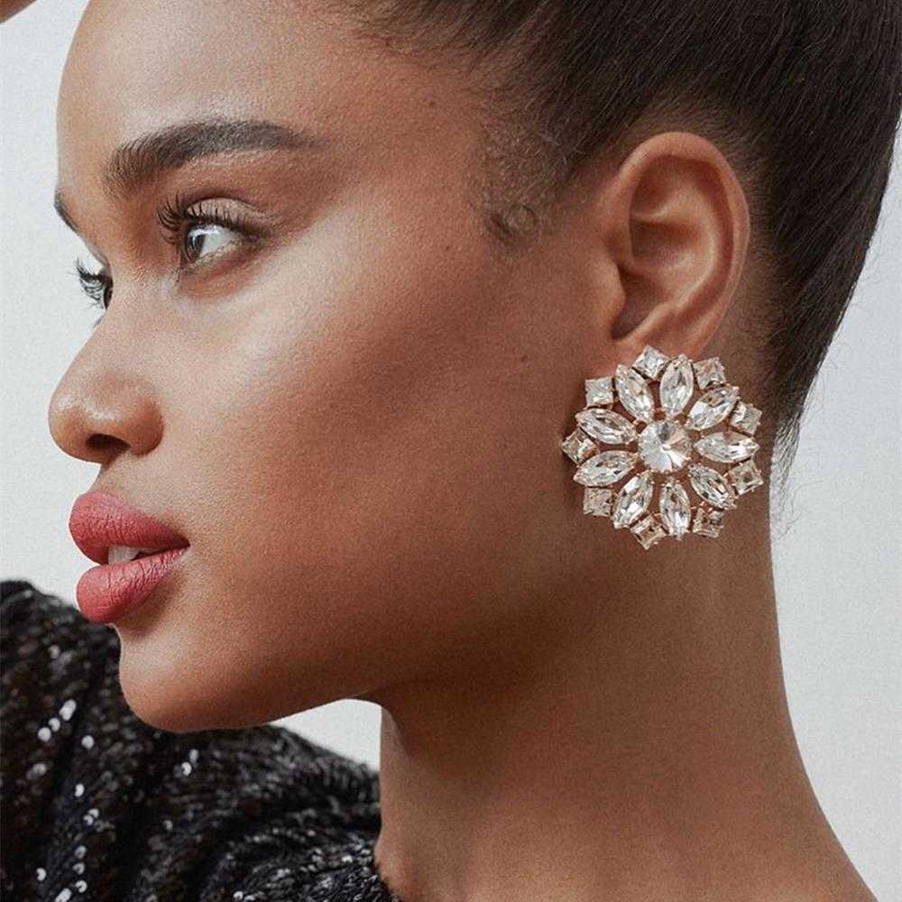 

Dangle Chandelier Fashion Summer New Female Color Rhinestone Earrings Maxi Party Dress Statement Temperament Earring Accessories G230313