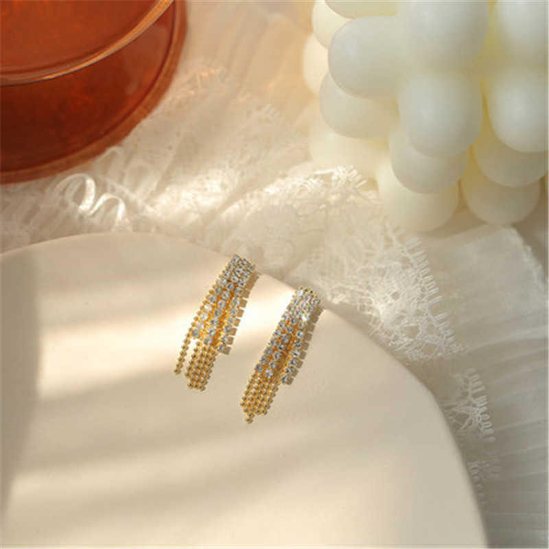 

Dangle Chandelier South Korea's East Gate Flash Diamond Zircon Bean Chain Earrings Needles Long Temperamental Earrings Women's Earrings G230313