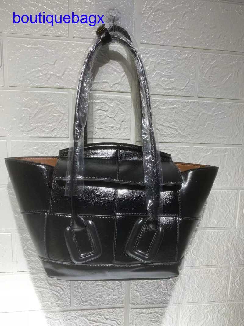 

Luxury Bottegss Venetss Arco Evening Bags online store hand-woven portable Spring crossbow bag 2023 women's new plain leather leis With logo DART, Black6