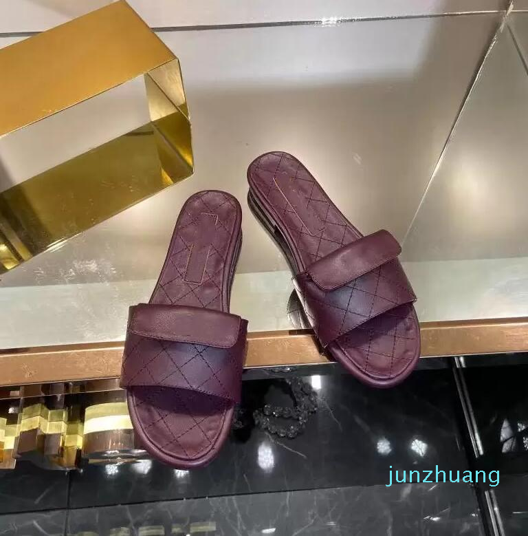 

2022 Designer slippers sandals in leather small fragrance 11 check brown black white fashion shoes women's beach flip-flops large size 35-42