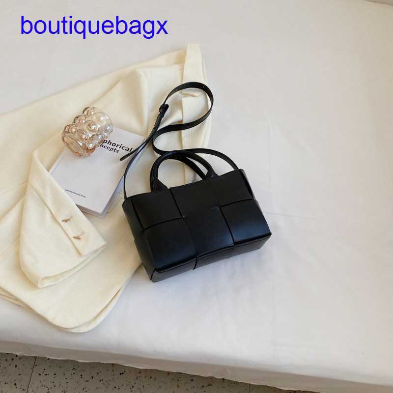 

Luxury Bottegss Venetss Arco Evening Bags online store solid color bag women's 2023 new winter Western-style rhombus candy portabl With logo IHHH, White8