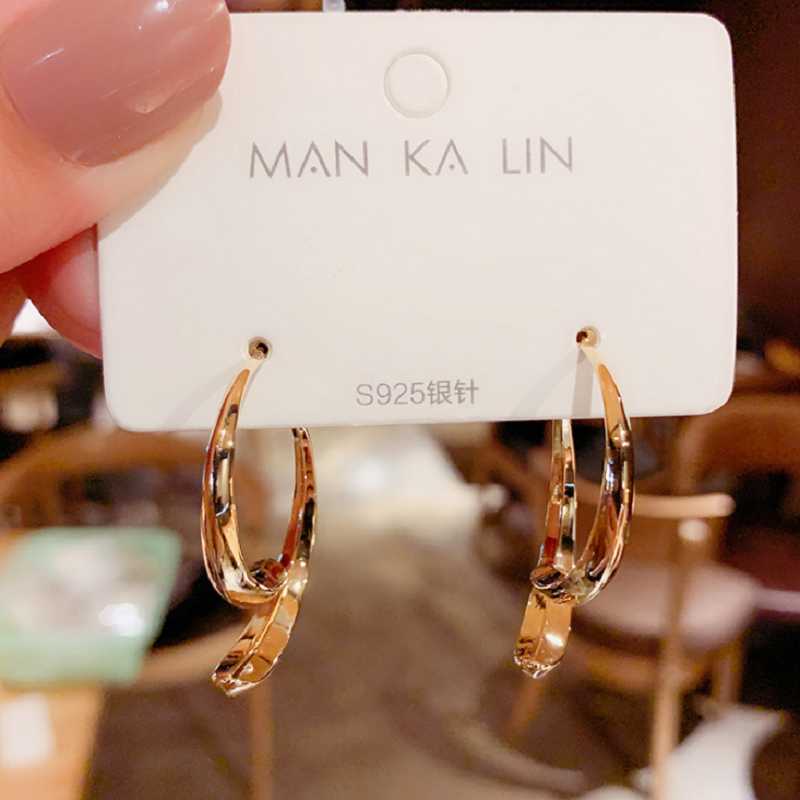

Hoop Earrings & Huggie 2023 Selling European And Amercian Women Design Sense Simple Temperament Cold Wind Atomosphere