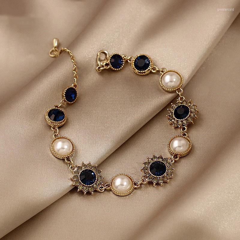 

Strand The Spring Diamond-Encrusted Pearl Bracelet With Temperament Design And Sense Of Hand Jewelry