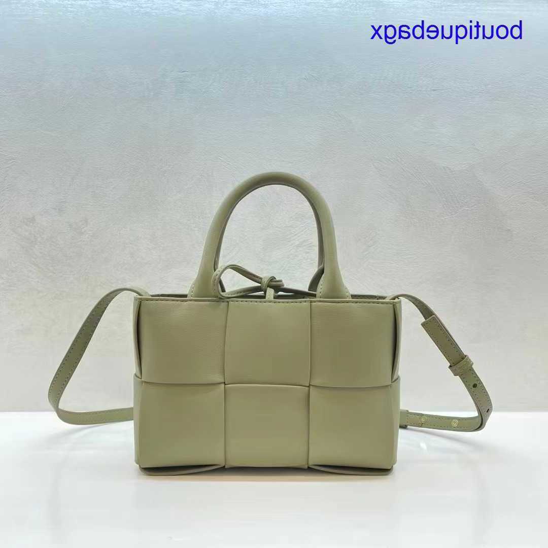 

Luxury Bottegss Venetss Arco Evening Bags online store woven 2023 new leather spring and summer mini carrying bag commuting fashio With logo EV06, Black4