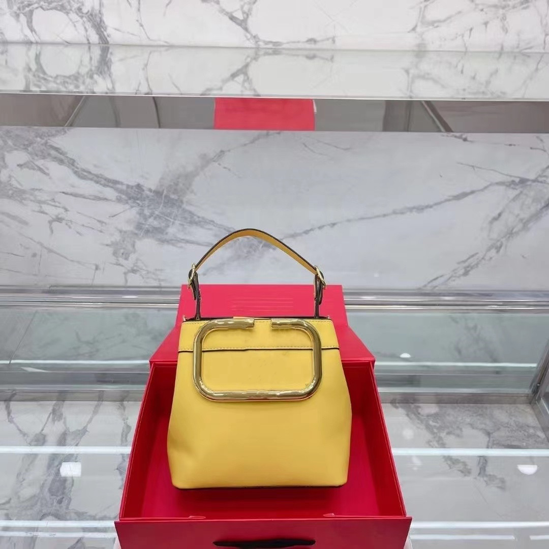 

High-end leather handbag Single shoulder crossbody bag women's brand purse fashion design round bucket portable Tote bag luxury all-match casual clutch, Red