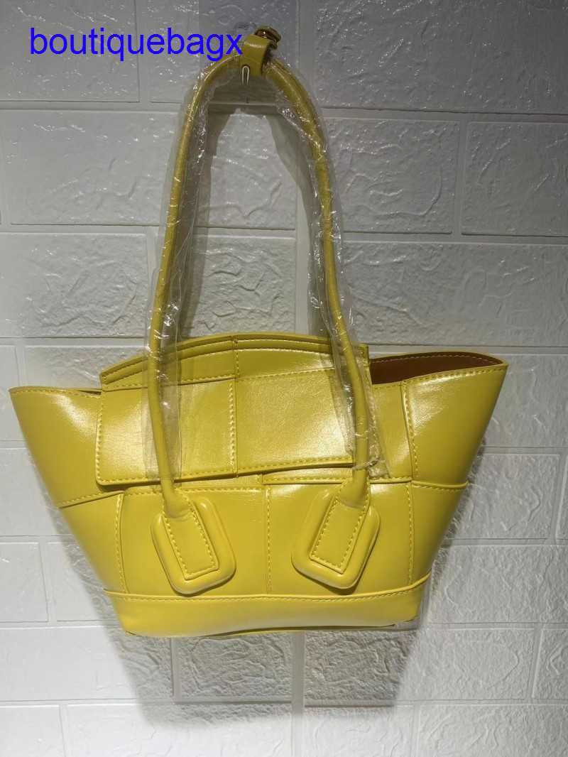 

Luxury Bottegss Venetss Arco Evening Bags online store women's Spring 2023 portable new hand-woven crossbow bag plain leather leis With logo M657, Black6