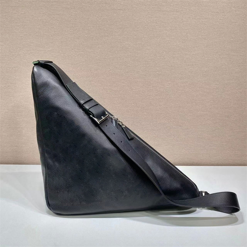 

Triangular Shape Large Capacity Crossbody Bag saffiano Lettered Printing Genuine Leather Zipper Women Luxury Classic Style Designer bag