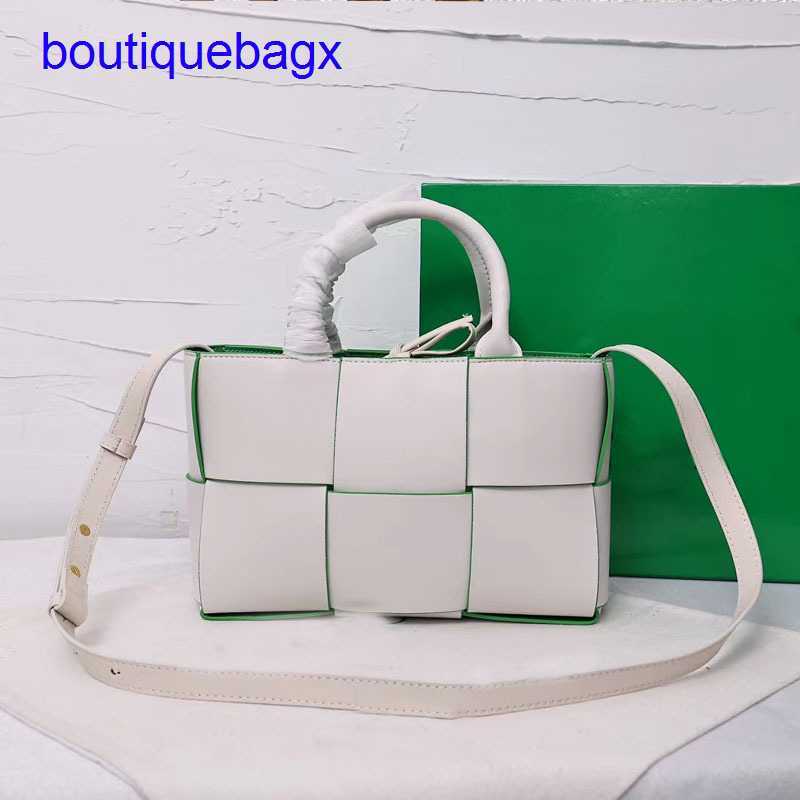 

Luxury Bottegss Venetss Arco Evening Bags online store 2023 Tote Textured Premium Leather Woven Casual Versatile Large Capacity Si With logo IP9Y, Creamy-white