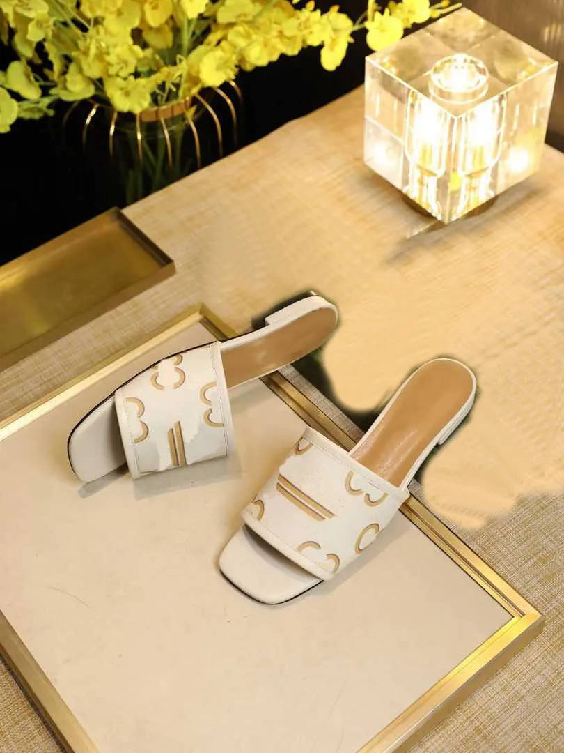 

Female designer camellia slippers 2023 summer girls casual shoes slipper flat sandals beach swimming pool leather slippers, White