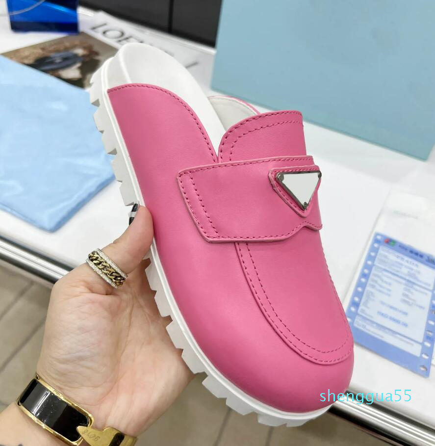 

Leather sabots Soft padded nappas Designer Slipper metal triangle logo Hybrid design andals Modern simple lightweight soft and durable slippers sandal 94