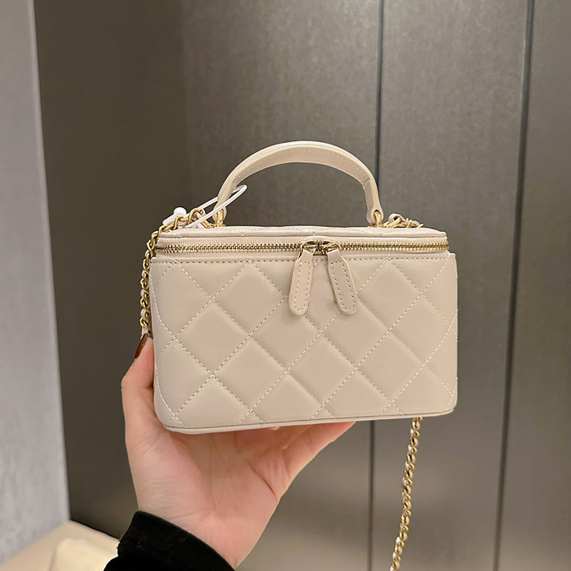 

French Womens Top Handle Cosmetic Case Box Bags Gold Metal Hardware Matelasse Chain Crossbody Shoulder Vanity Purse Large Capacity Outdoor Saoche Handbags 18CM