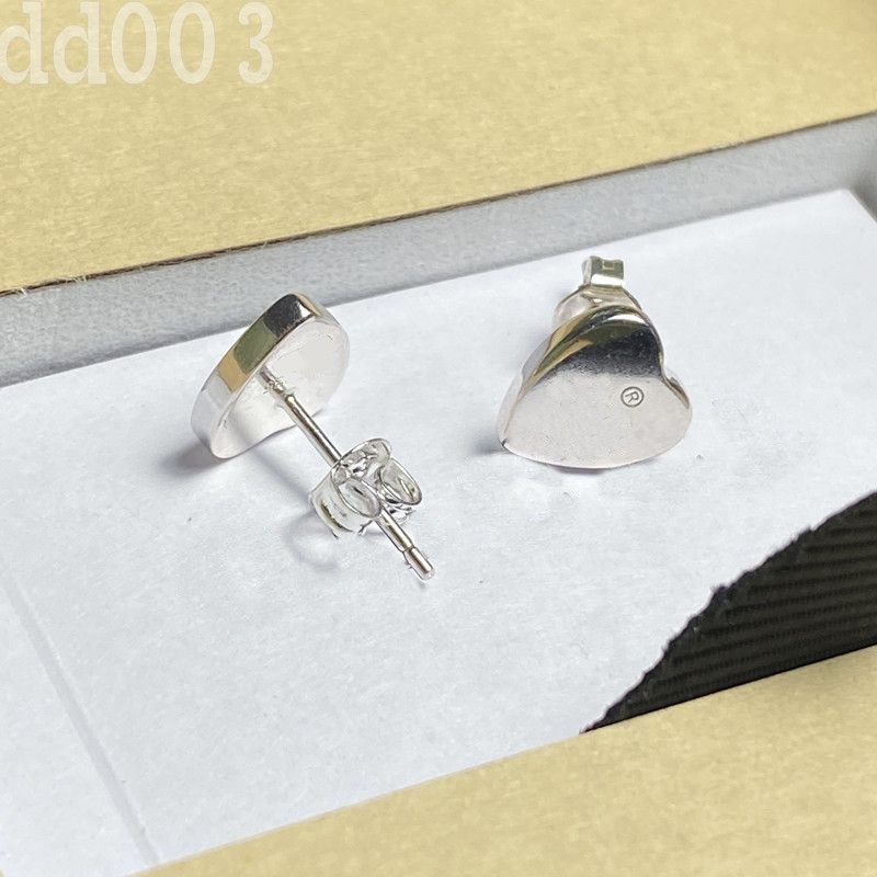 

Dainty heart designer earring lady small stud Earrings retro simple creative aesthetics durable metal orecchini love earings designer jewelry for womens ZB017 Q2