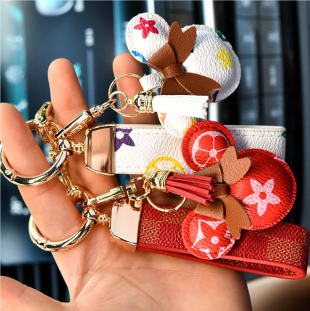 

Brand designer Letter Print Simple Car Keychain Bag Pendant Charm Jewelry Key Ring Holder PU Leather Key Chain Accessories