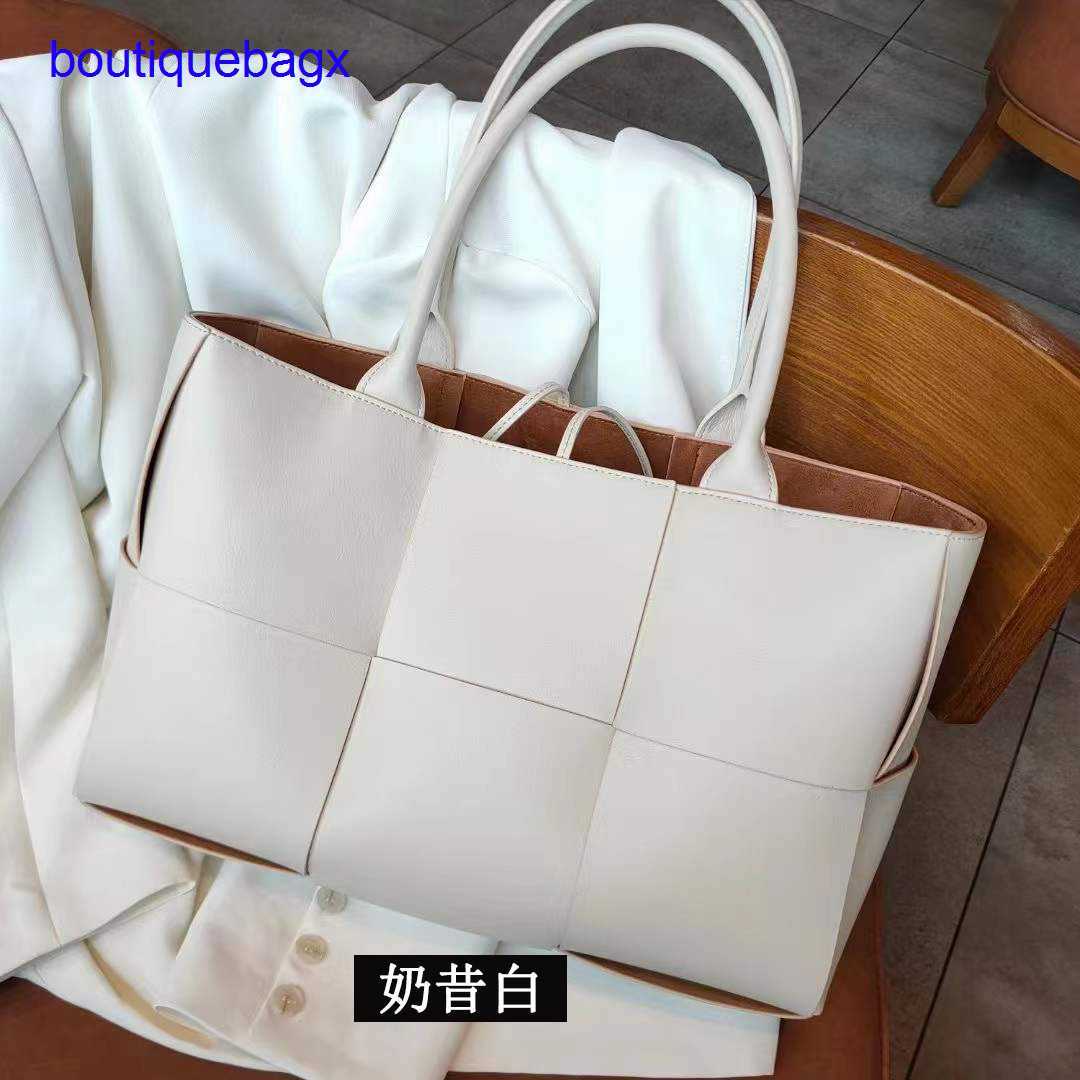 

Luxury Bottegss Venetss Arco Evening Bags online store autumn big 2023 winter texture new bag woven tote women's leather large cap With logo 43F1, Milk-white