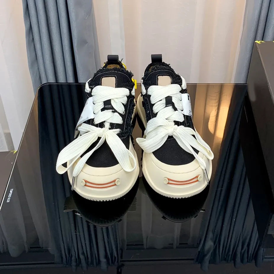 

Smile Designer Canvas Loafers: Breathable Low-Heel Sneakers for Women, with Tassel Detail and Embroidery - Perfect for Casual Sports and Begging, White