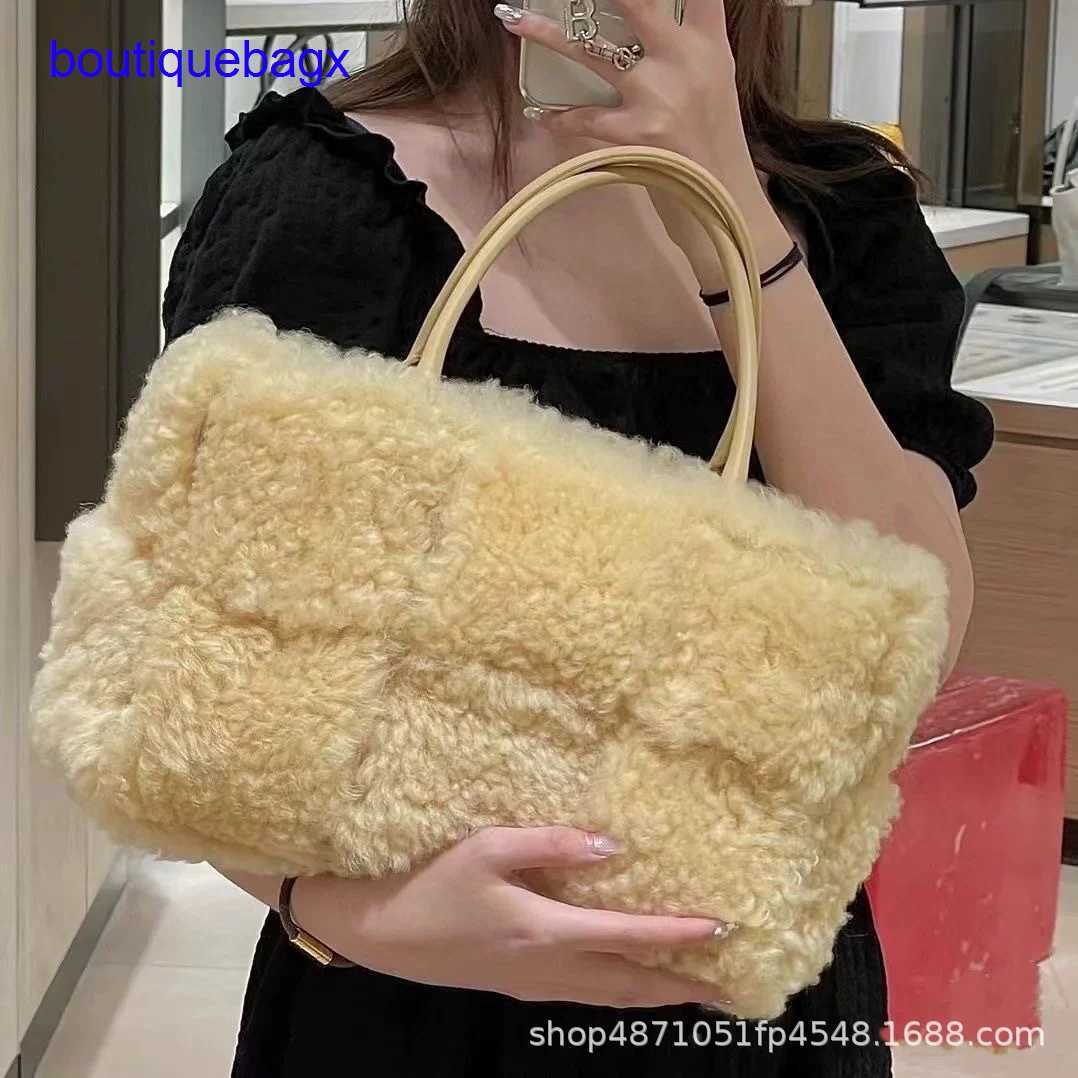 

Luxury Bottegss Venetss Arco Evening Bags online store Small design arco tote woven bag 2023 new high-capacity lamb plush shoulder With logo MXK6, Brown4