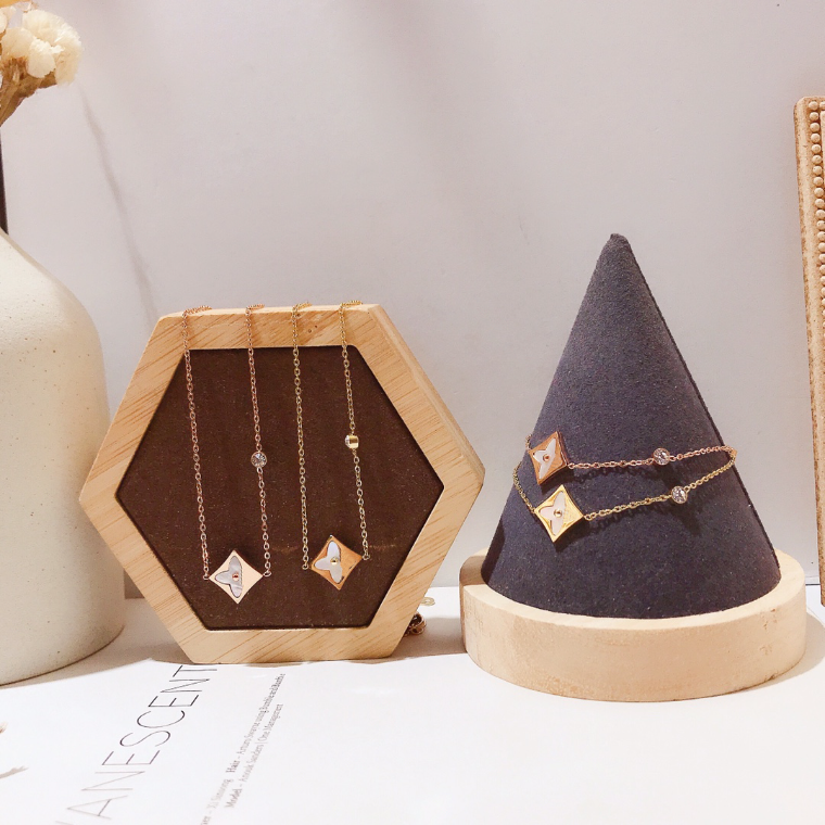 

Women Bracelet Necklaces Set 18k Gold-plated Bracelet Designer Jewelry Necklace Brand Logo stainless steel Bracelet Women's Love Gift Springtime ornaments, X117-rose gold necklace