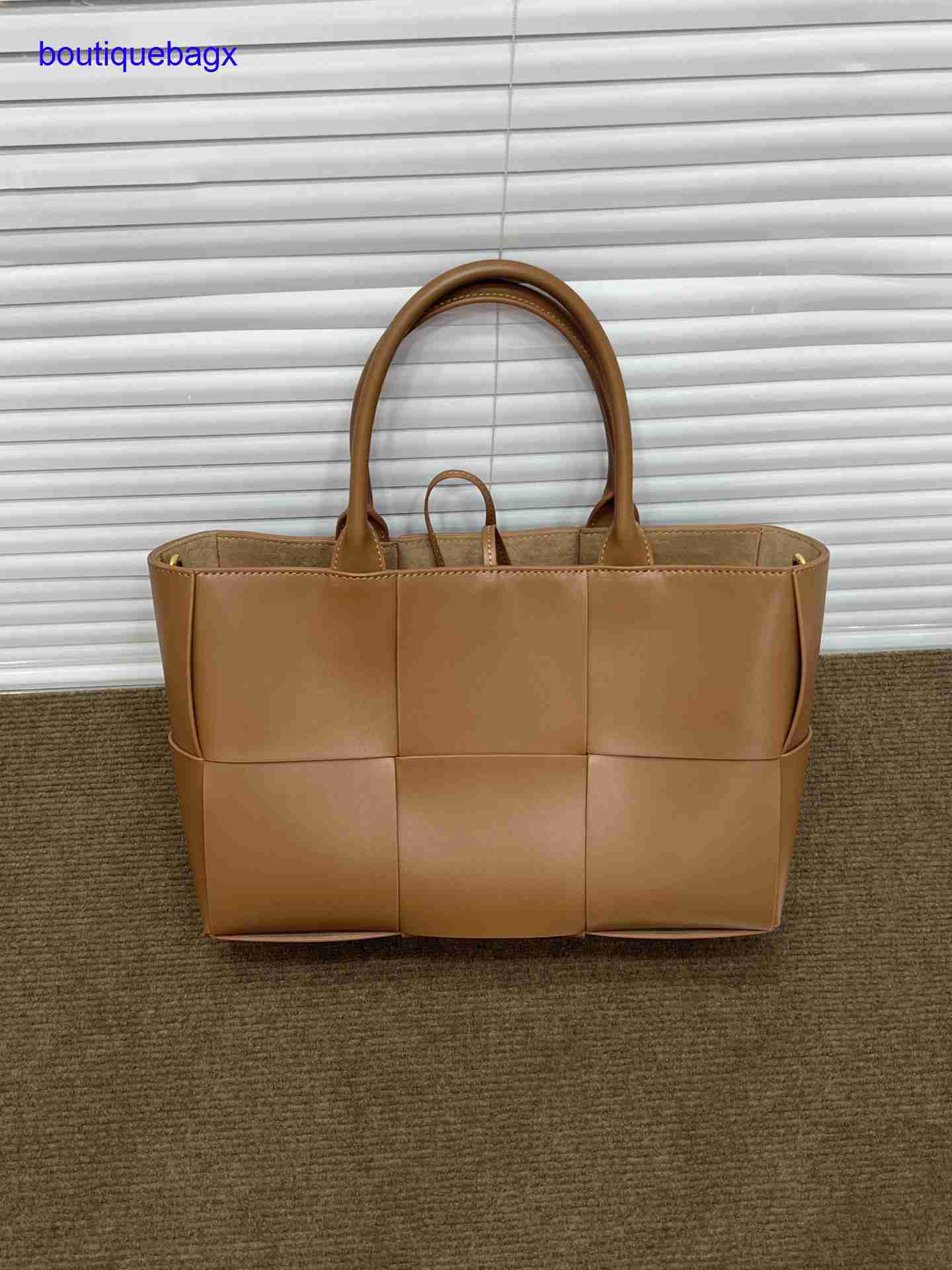 

Luxury Bottegss Venetss Arco Evening Bags online store new French niche fashion woven tote bag 2023 one shoulder large lattice lea With logo UA2Y, Black6