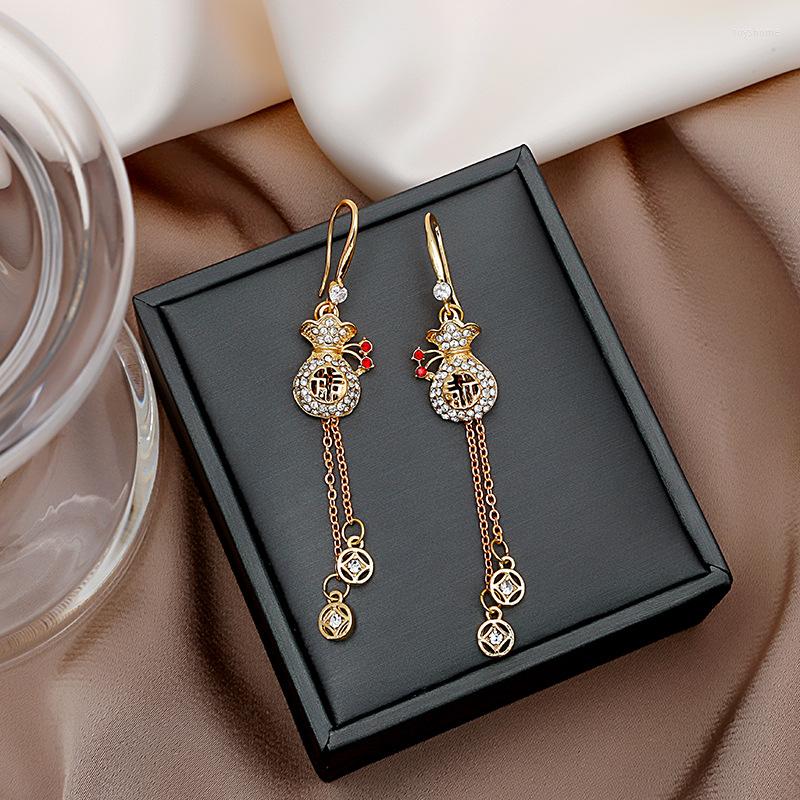 

Dangle Earrings Luxury Copper Hollow Stud Golden Purse Shape Novel Pattern Design Earring 2023 Jewelry Accessories For Woman Girl