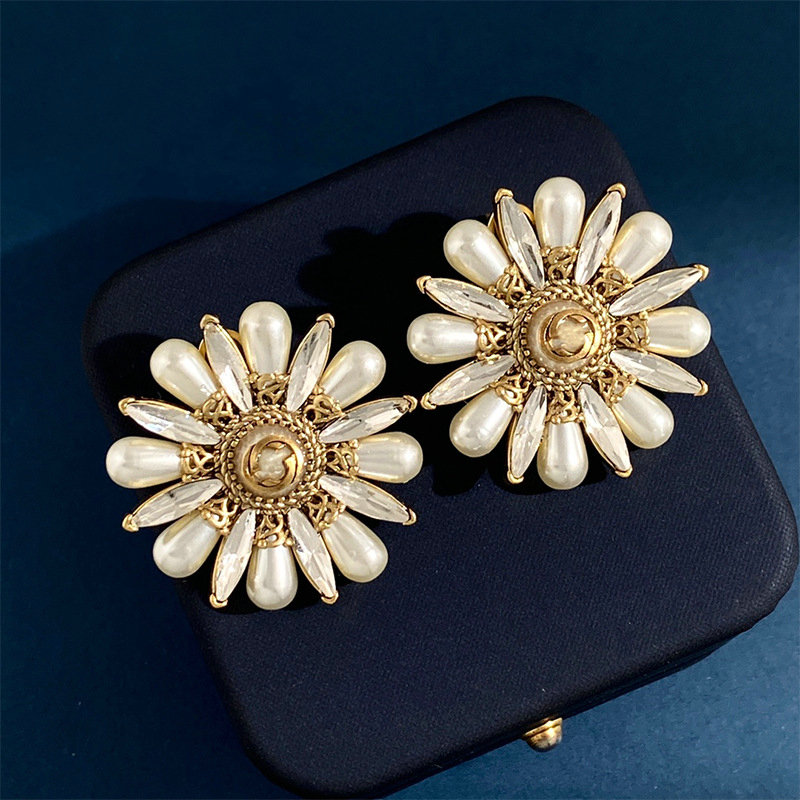 

Stud Vintage Gold Plated Rhinestone Vintage Pearl Flower Earrings Jewelries Letter wedding gift factory wholesale With dust bag