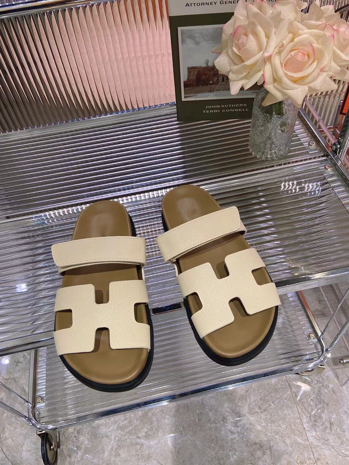 

Chypre Slippers Fashion Designer Sandals Comfort Slipper Platform Sandal Beach Classic Flat Sandal Lady Leather Flip Flops mkjkmjk000004, 31