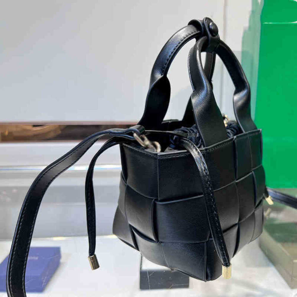 

Cross Body Shoulder Bag New Bucket Bags Tote Handbags Women Designer-handbags Fashion Weaving Bag Leather Designer Handbag Crossbody Basket Purses 0507, Bv050714