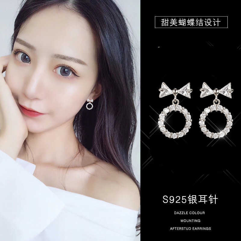 

Dangle Chandelier Korean Temperament Needle Earrings Women's Minimalist Stylish Miniature Water Drill Bow Little Circle Pendant Earrings Tide G230313