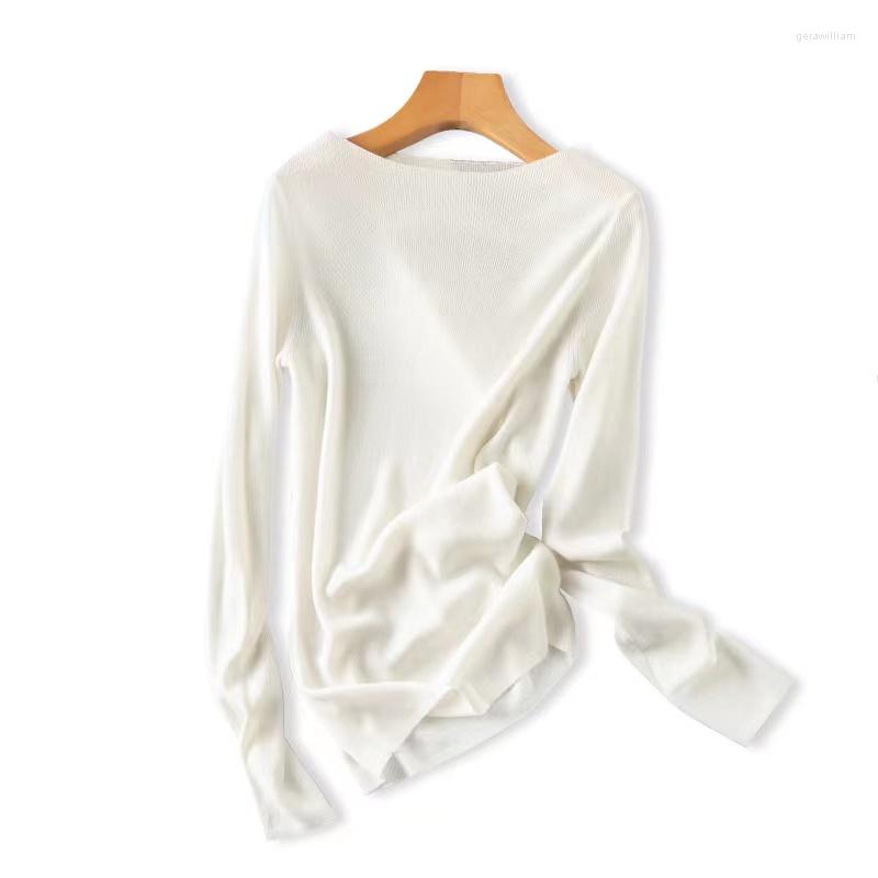 

Women's Sweaters A Solid Color Sweater With Line Neck And Shoulder, Green