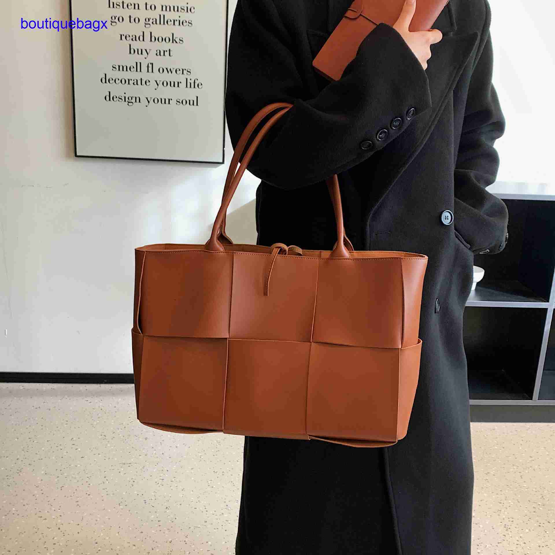 

Luxury Bottegss Venetss Arco Evening Bags online store Large bag female 2023 new Korean textured shoulder large capacity woven Tot With logo RNXS, Black5