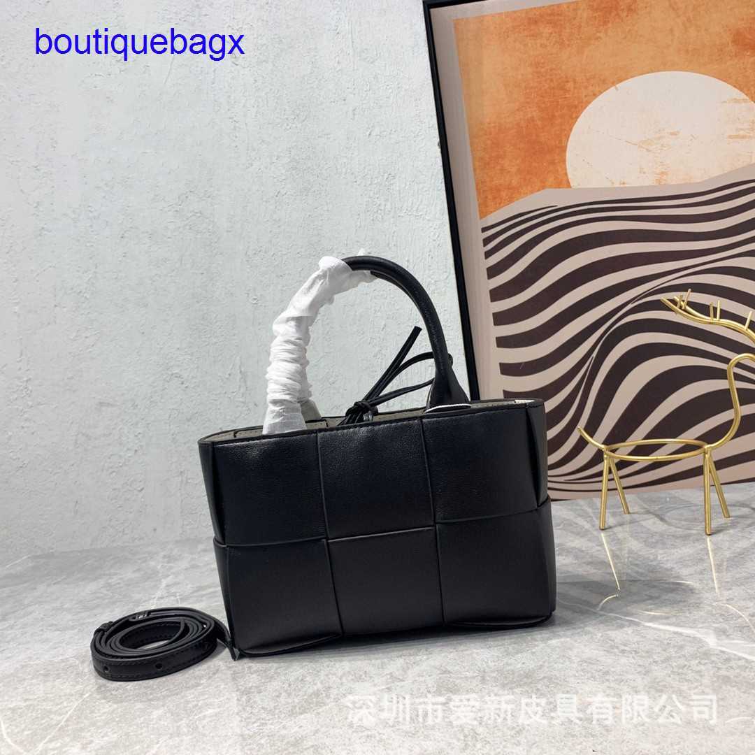 

Original edition Luxury Bottegss Venetss Arco Evening Bags online store One bag portable Leather Shoulder Messenger Bag women's co With logo WIUI, Black8