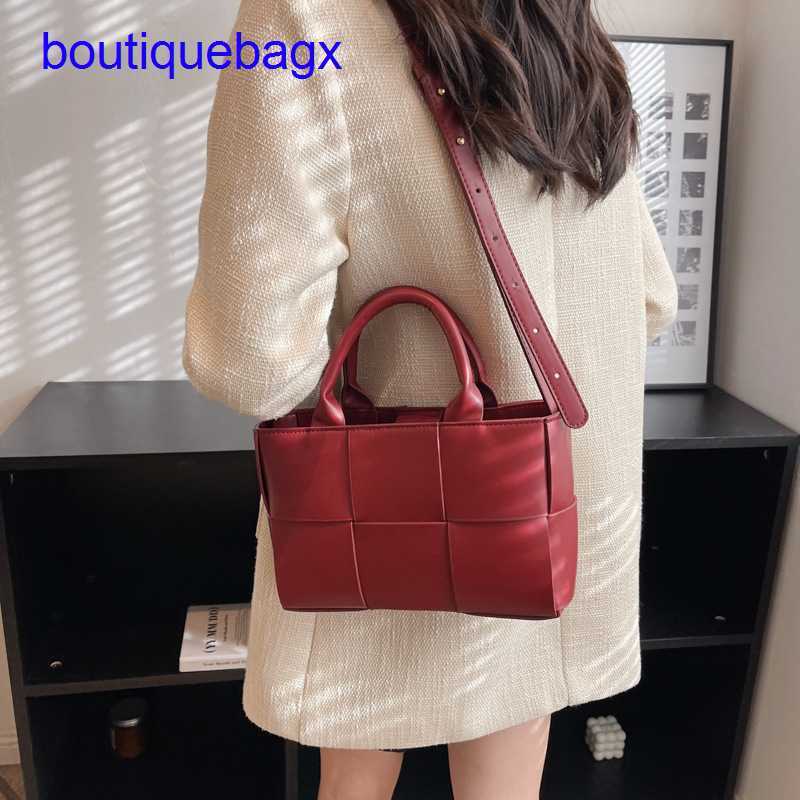 

Luxury Bottegss Venetss Arco Evening Bags online store new mini checkered woven tote bag with 2023 large capacity fashionable and With logo D3X4, White8