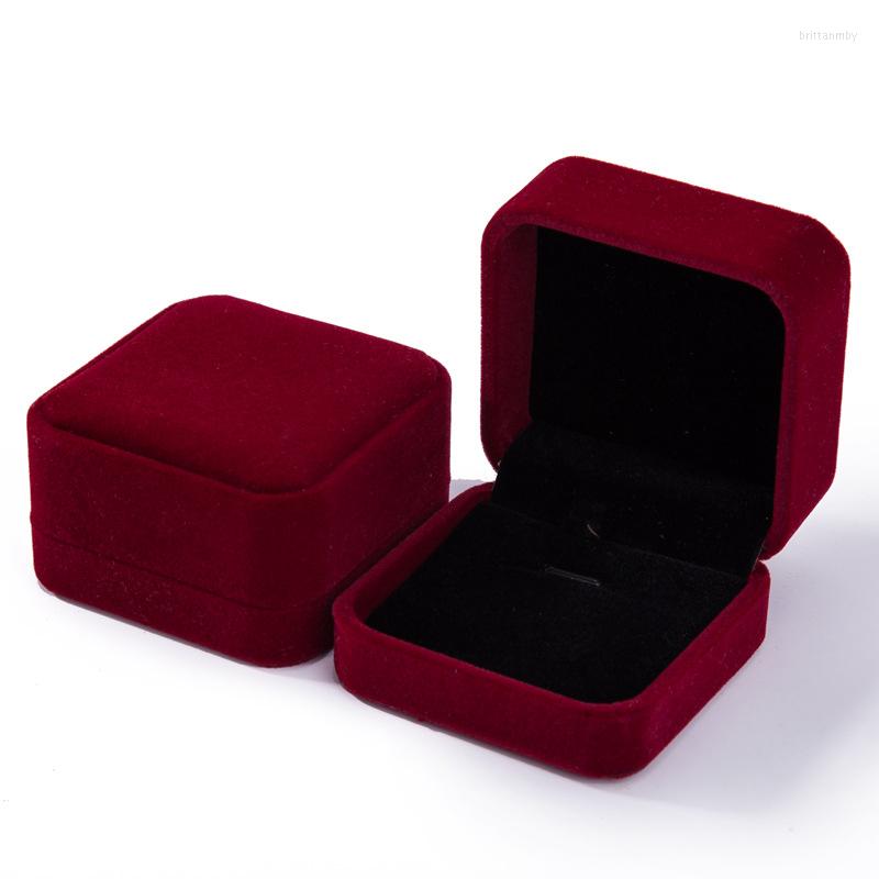

Jewelry Pouches 7x7x4cm Wholesale Velvet Ring Gifts Box Vintage Wedding Propose Engagement Boxes Fashion Holder Case