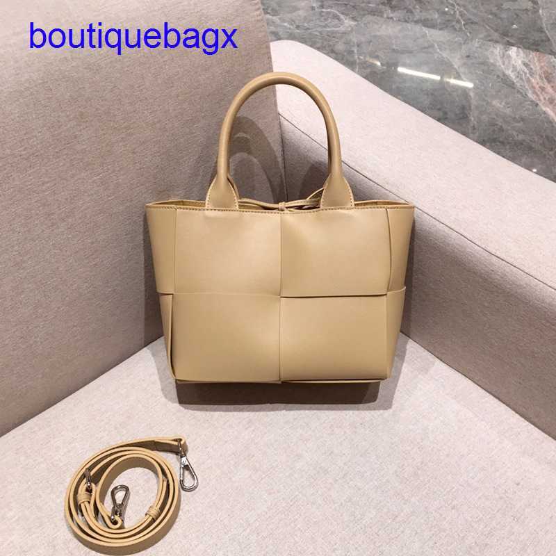 

Luxury Bottegss Venetss Arco Evening Bags online store capacity Wind genuine cowhide woven bag Simple large cross body women's Com With logo SO7I, Yellow6