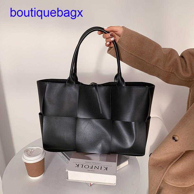 

Luxury Bottegss Venetss Arco Evening Bags online store new Large textured bag Korean female shoulder 2023 large capacity woven Tot With logo WBQB, Black6