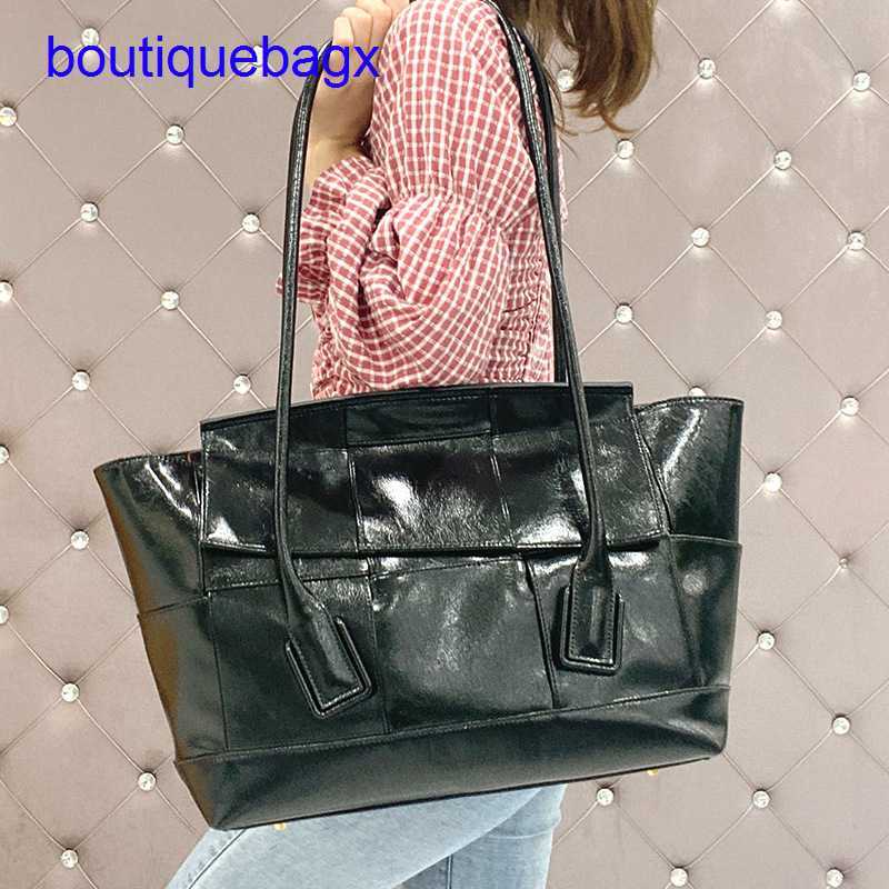 

Luxury Bottegss Venetss Arco Evening Bags online store 2023 New Fashion Wing Cowhide Large Shoulder Capacity Network Red Texture U With logo G280, Black4