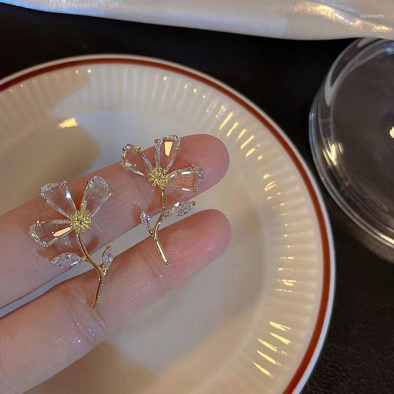 

Stud Earrings 2023 Summer Fashion Trend Elegant Exquisite Crystal Flower Zircon Women's Wedding Jewelry Party Gift Wholesale