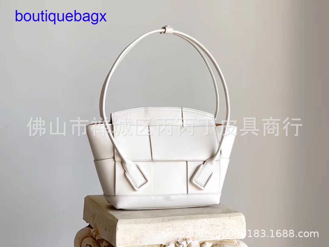 

Original edition Luxury Bottegss Venetss Arco Evening Bags online store Arco33/48 calfskin oil wax leather one-shoulder portable k With logo N69E, White5