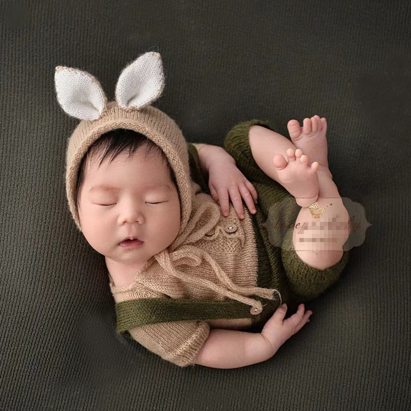 

Caps Hats born Pography Outfit Bunny Romper Knitted Baby Rabbit Jumpsuits Baby Po Shooting Accessories 230313, Knitted doll