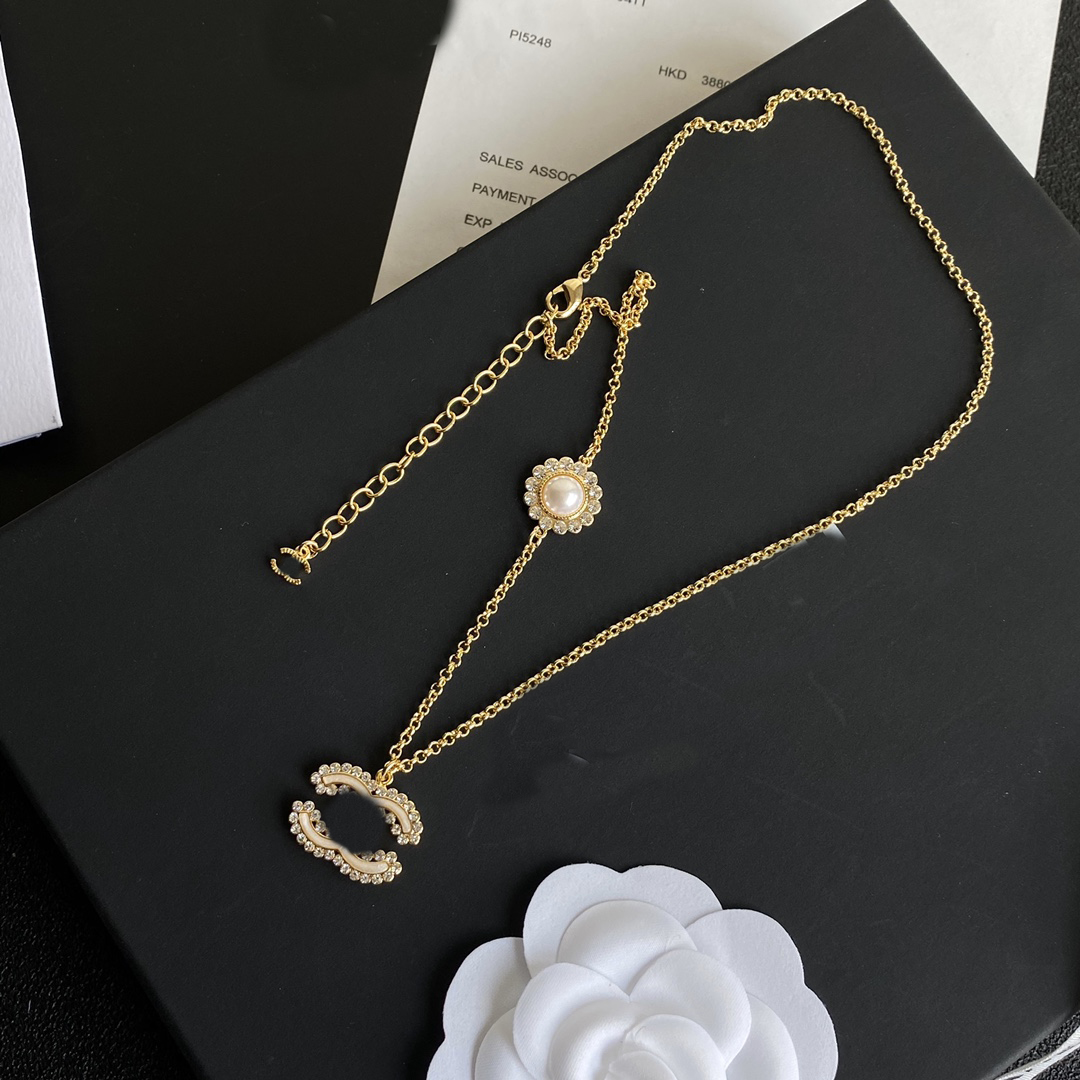 

18K Gold Plated Brass Copper Pendant Necklace Black Peach Heart Ear Stud Earrings Women Designer Brand C-Letters Rhinestone Necklaces Choker Chain Wedding Jewelry