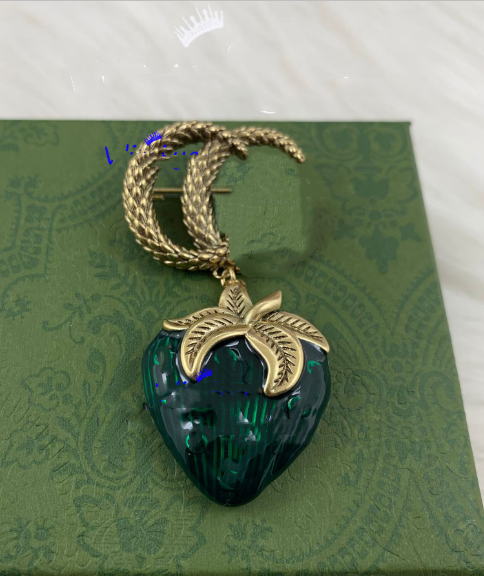 

American Designer Brooch Retro Alphabet Multilateral Diamond Plant Flower Pin Female Temperament Light Luxury Breastpin Wholesale