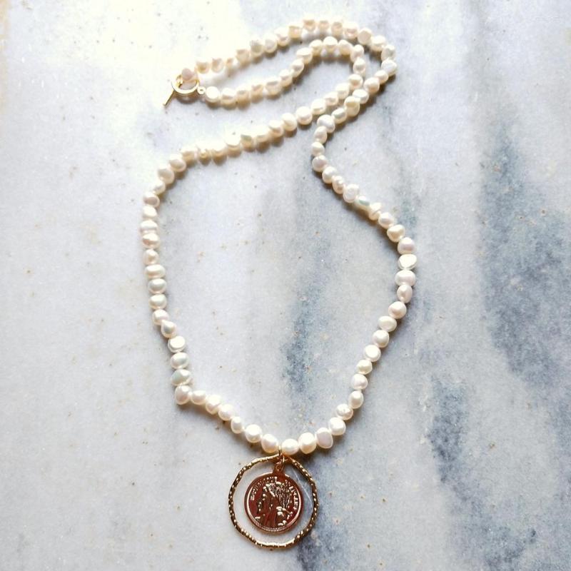 

Pendant Necklaces Lii Ji White Irregular Freshwater Pearl Necklace Gold Color Fashion Style Coin CharmNecklace 60cm For Women Girl Jewelry