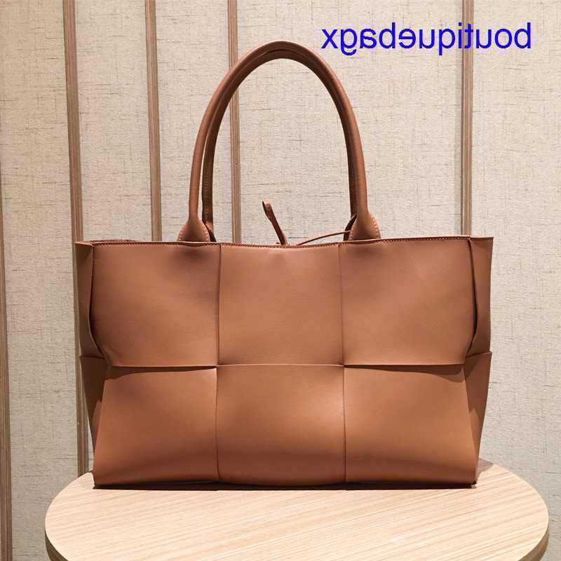 

Luxury Bottegss Venetss Arco Evening Bags online store leather large bag Chessboard new hand hand woven capacity Tote Bag Fashion With logo 9014, Medium light caramel