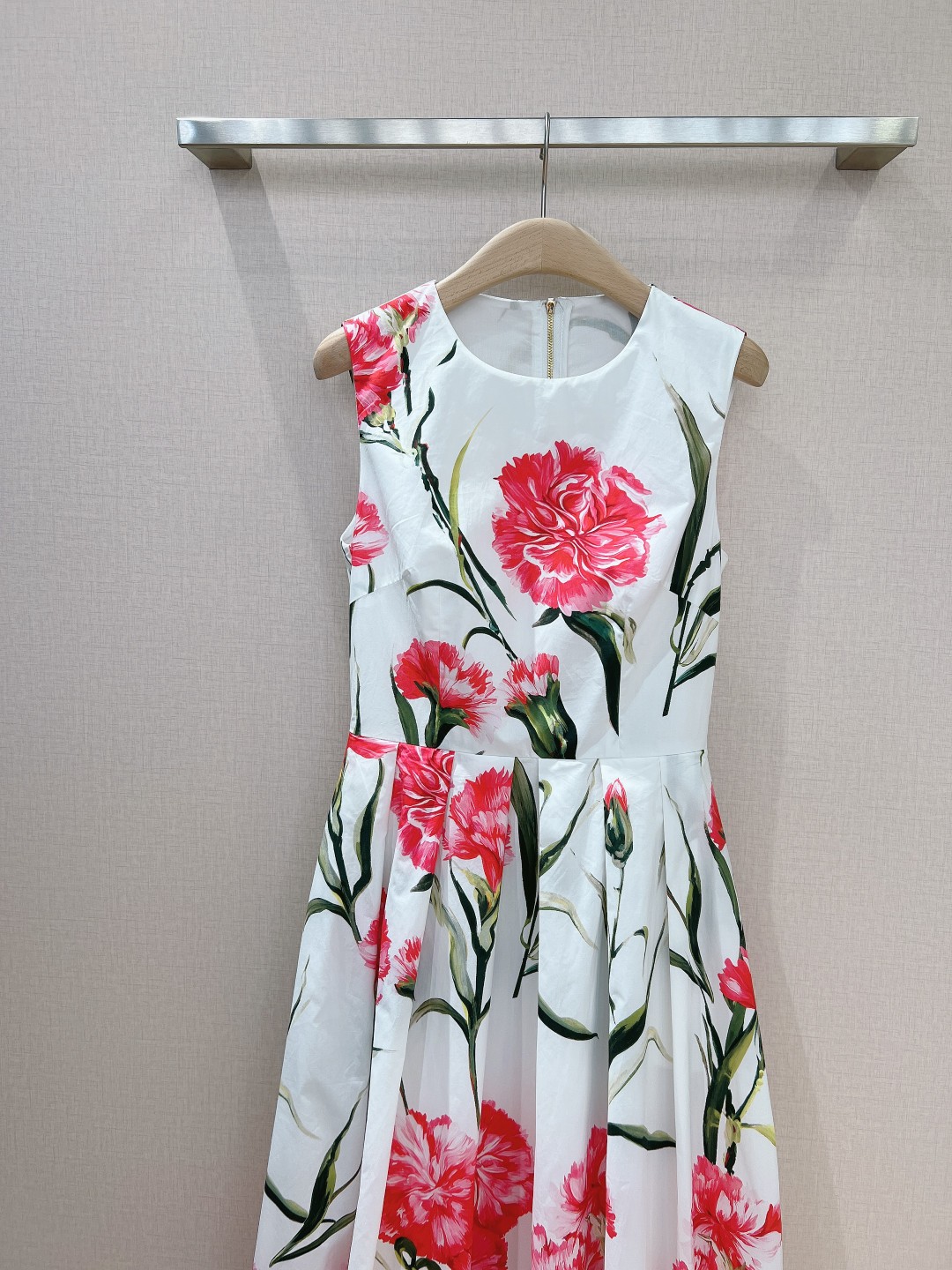 

23 New small round neck printed dress,comfortable to wear, White