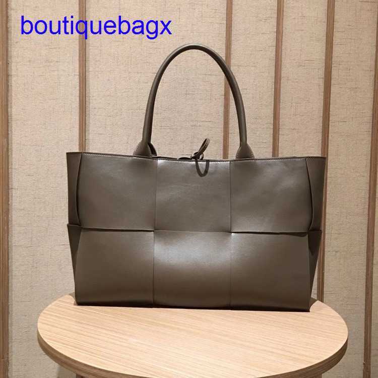 

Luxury Bottegss Venetss Arco Evening Bags online store bag new 2023 winter large autumn and woven tote women's cowhide simple vers With logo V9TT, White trumpet