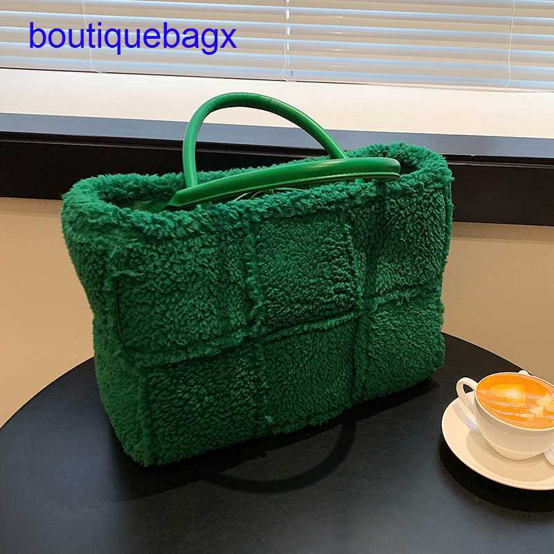 

Luxury Bottegss Venetss Arco Evening Bags online store Autumn and Winter Large Capacity Plush 2023 New Women's Fashion Commuter Sh With logo BJWE, Black4