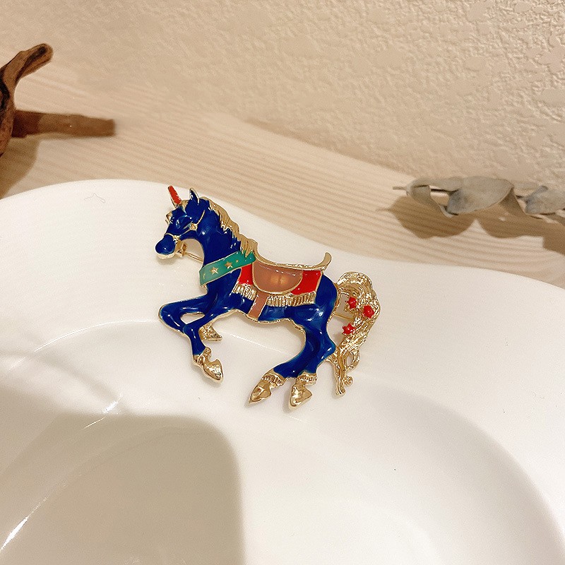 

Cute enamel horse brooch small fresh fashion tide natural wind net red personality simple accessories