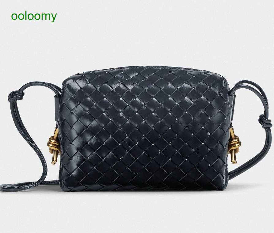 

Bottegs Venets Cassette Cross-body Medium Loop Camera Bag Mini Purses Small Intrecciato Leather Crossbody Bags with Knotted Metallic Embelli