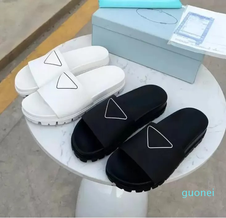 

2023 Designer Black White Crystal Slipper Women Summer Simple Living Bathroom Antiskid Slipper Outdoor Leisure Flat Bottom Classic Sandbeach Sandal Flip-Flops