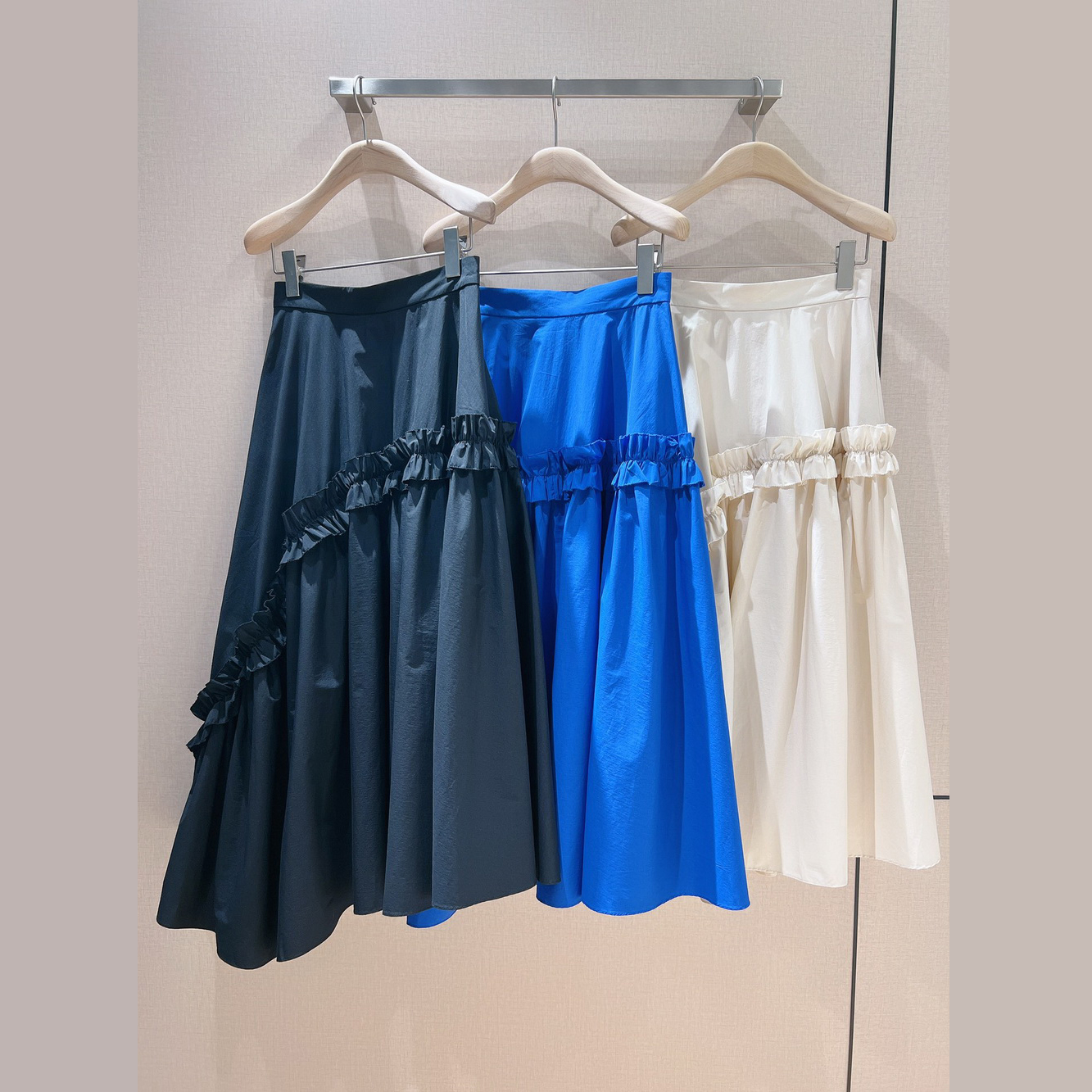 

a line skirtfashion band 2023 summer Poplin fabric agaric hem skirt, Ivory